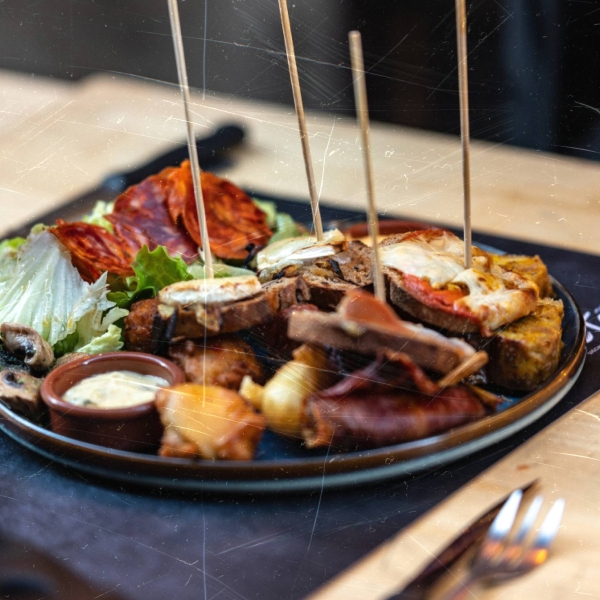 La carte - Le Tapas  - restaurant MONTPELLIER -  Restaurant tapas Montpellier - Patatas Bravasa Montpellier - Tapas Espagnol Montpellier - Tortillas  Montpellier - restaurant sympa MONTPELLIER